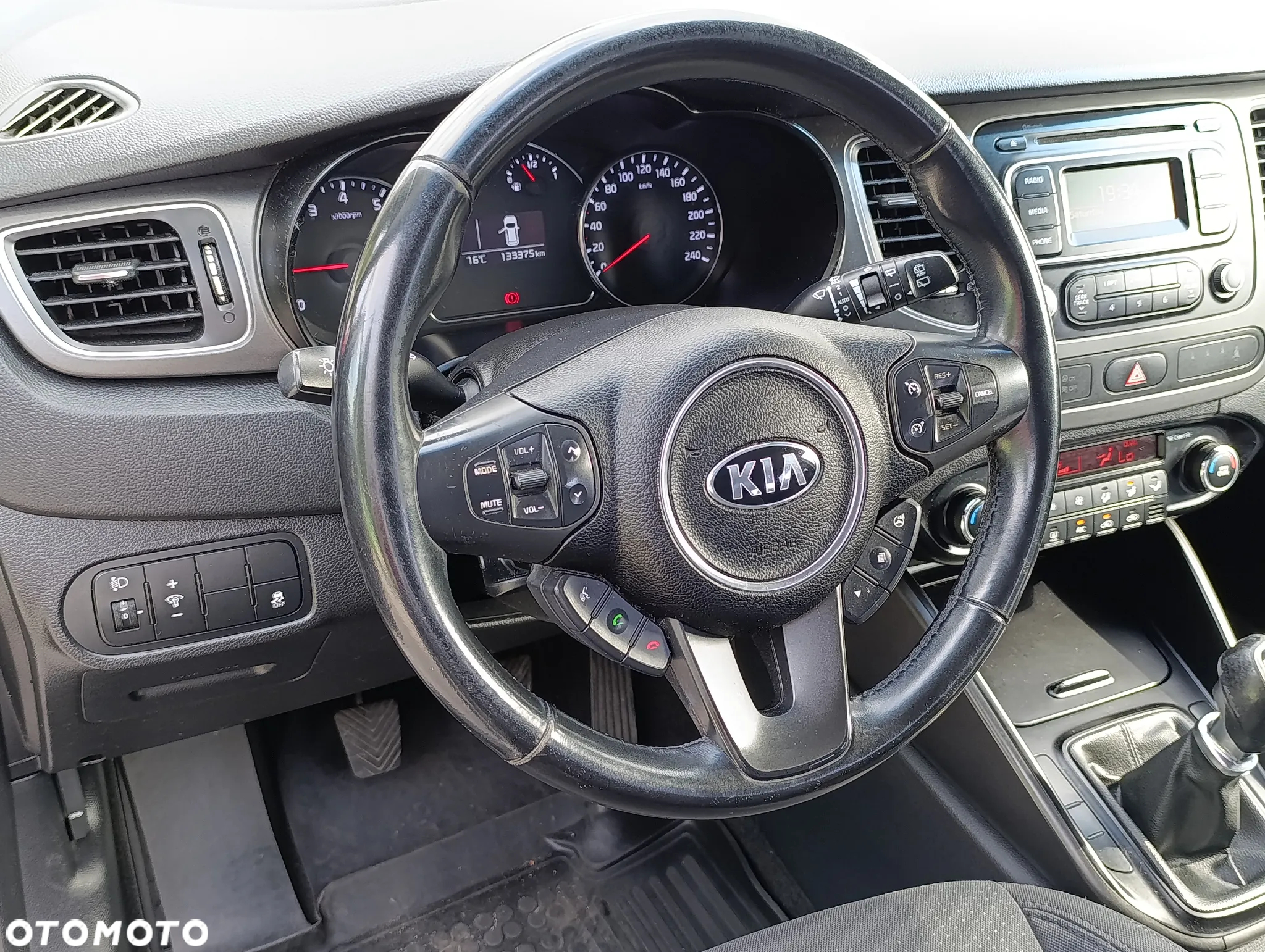 Kia Carens - 18