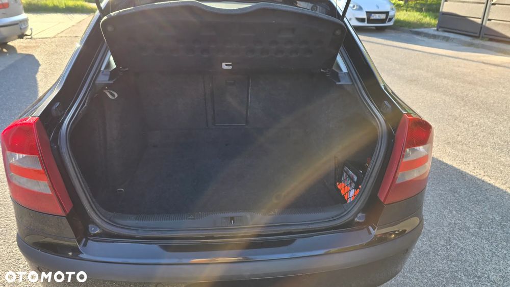 Skoda Octavia 1.6 Ambiente - 8