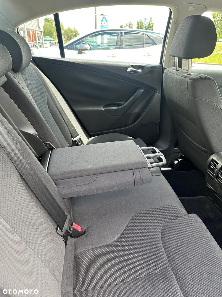 Volkswagen Passat 2.0 FSI Comfortline - 27