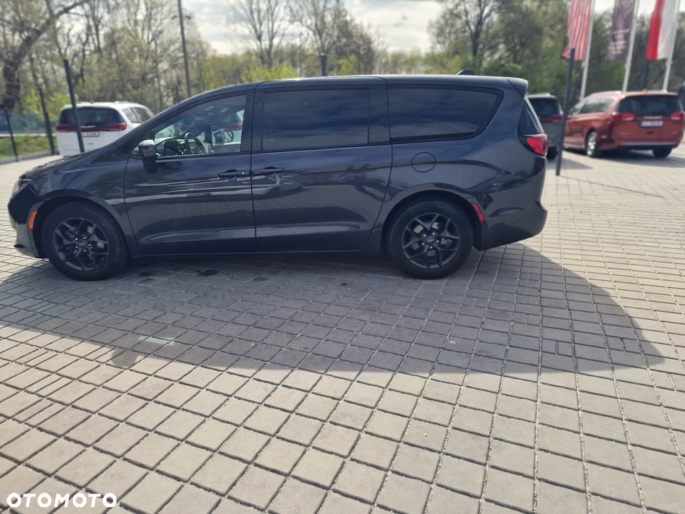 Chrysler Pacifica - 5