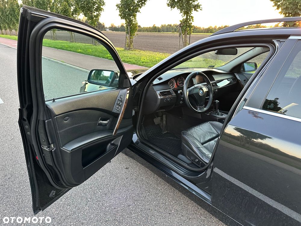BMW Seria 5 525d - 17