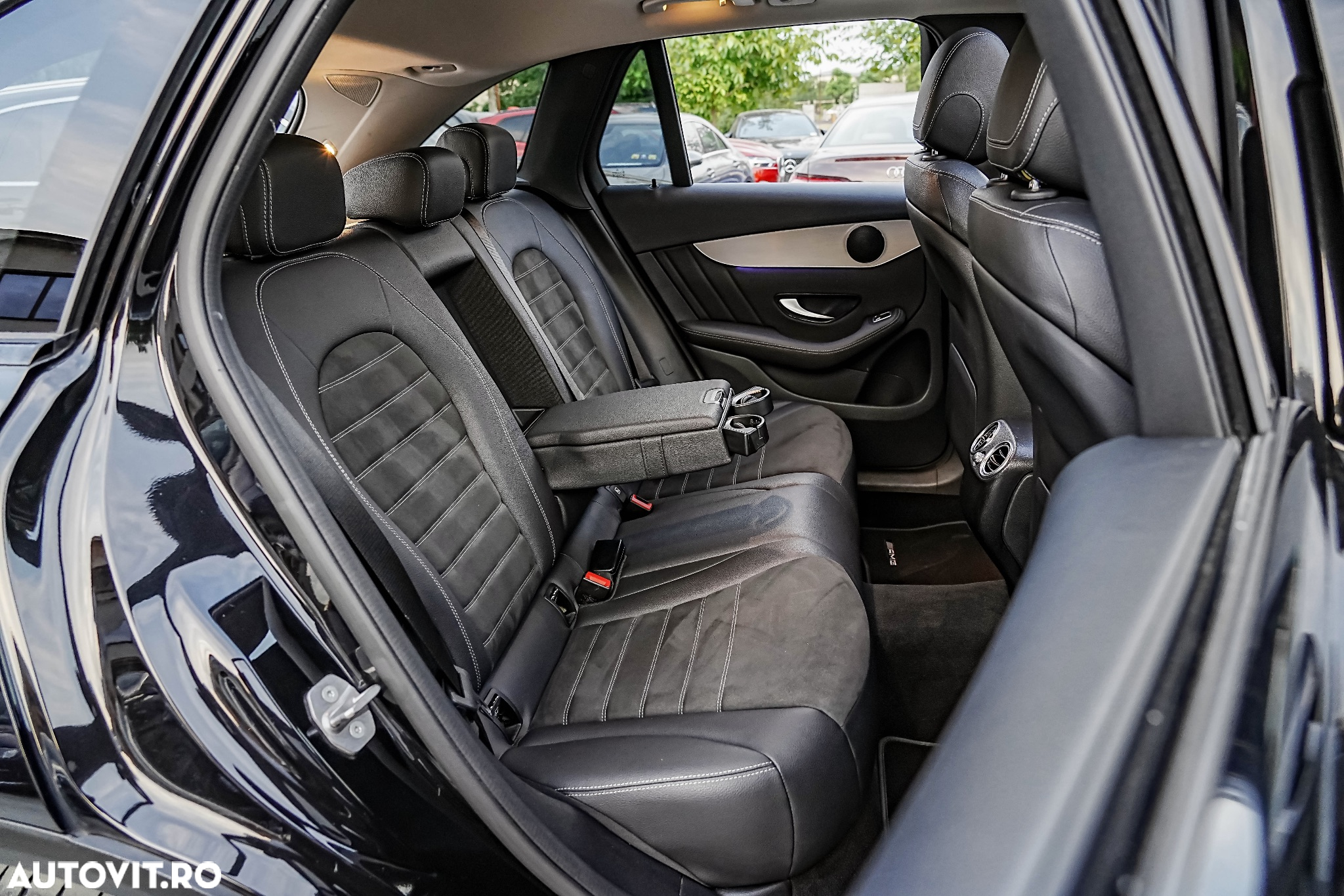 Mercedes-Benz GLC 300 e 4Matic 9G-TRONIC AMG Line Plus - 26