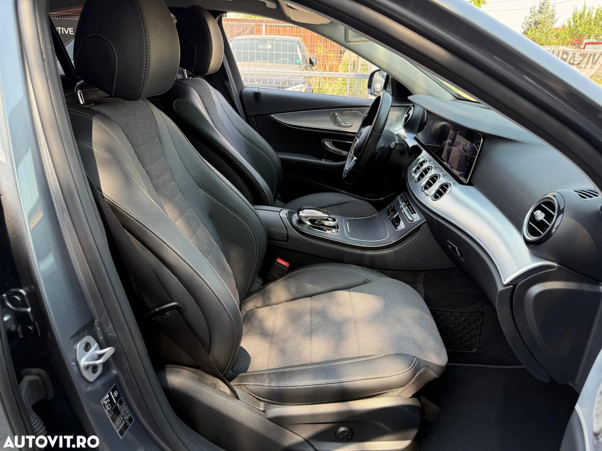 Mercedes-Benz E 200 9G-TRONIC Exclusive - 10