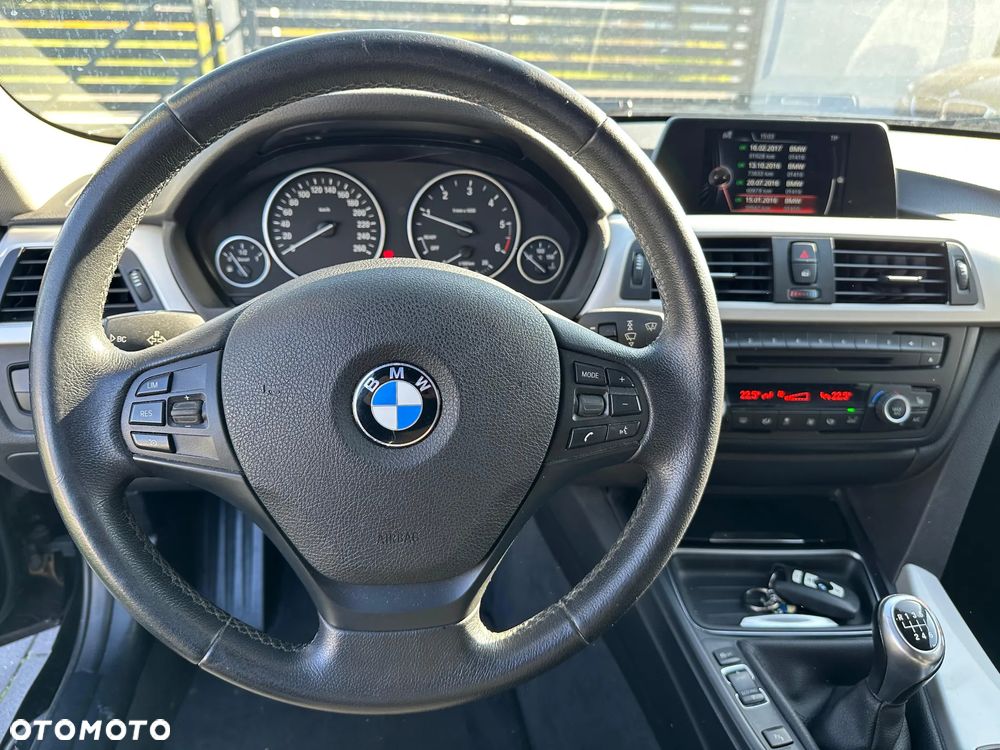 BMW Seria 3 318d Touring - 14