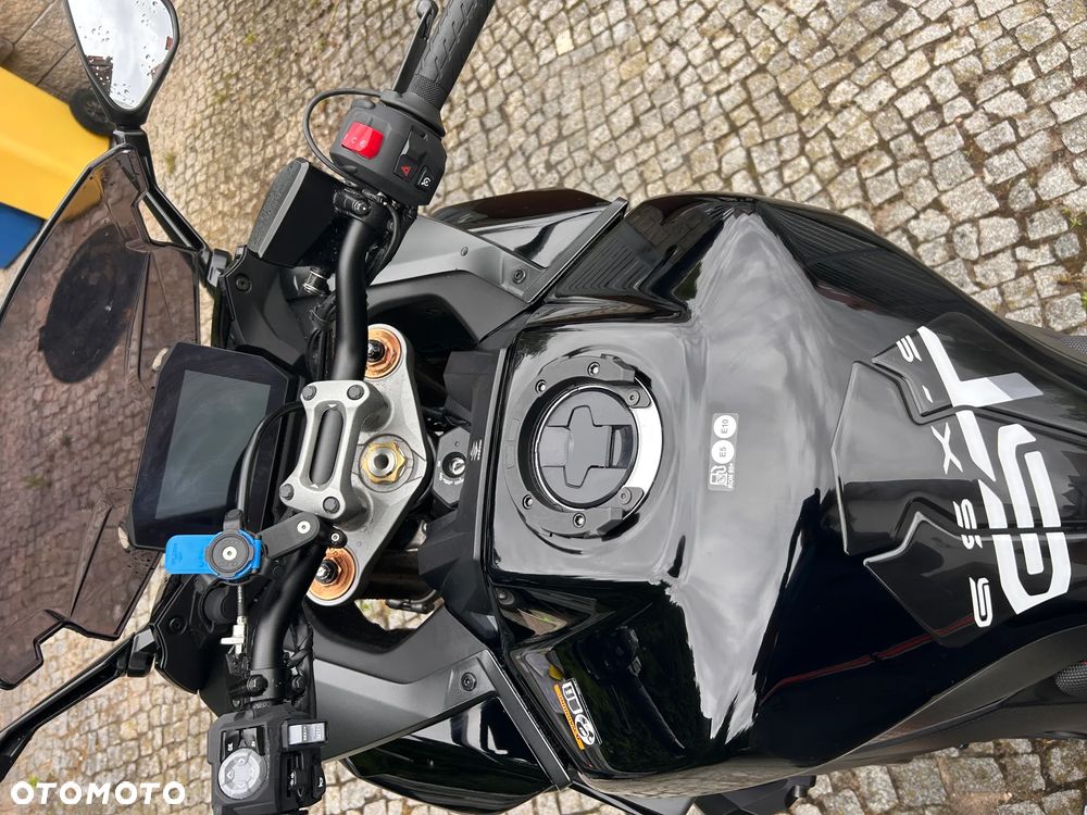 Suzuki GSX 1000 - 15