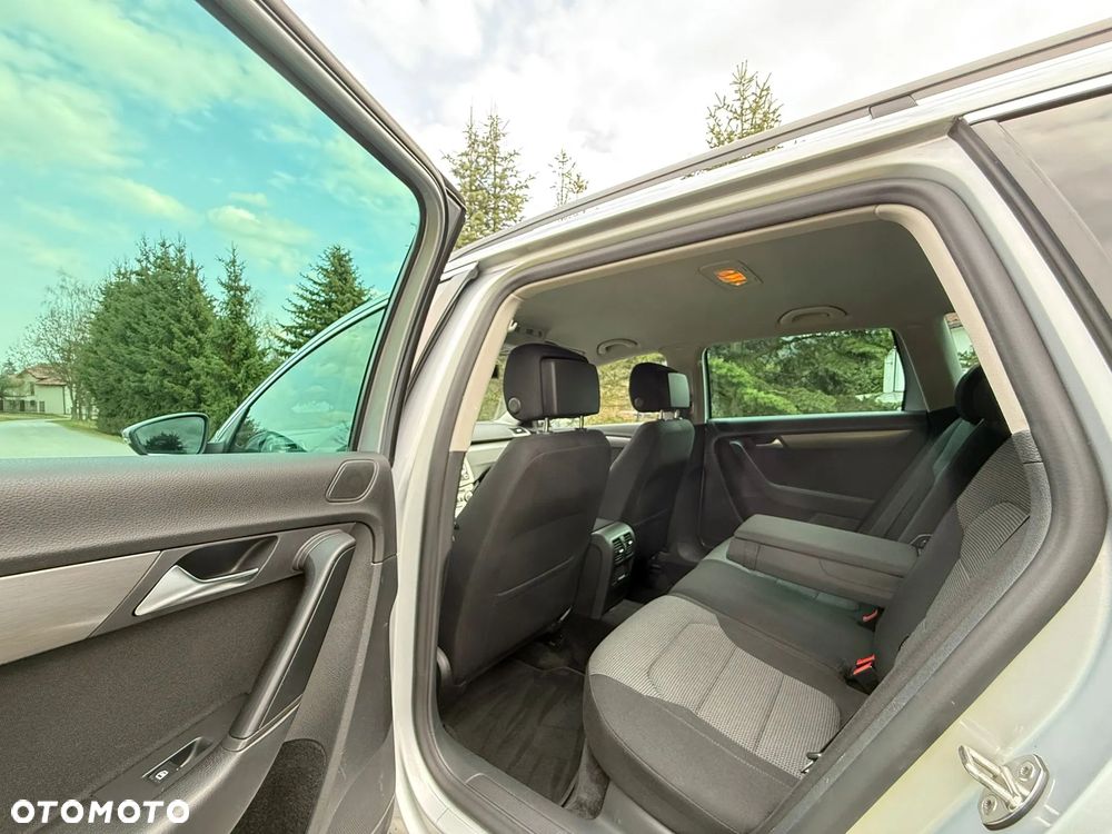 Volkswagen Passat 1.6 TDI DPF BlueMot Highline - 21