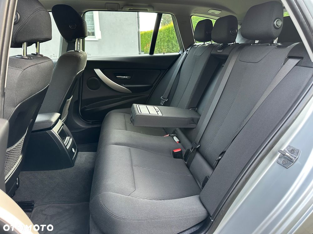 BMW Seria 3 318i Advantage - 34