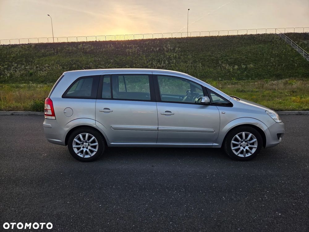 Opel Zafira 2009 photo 4