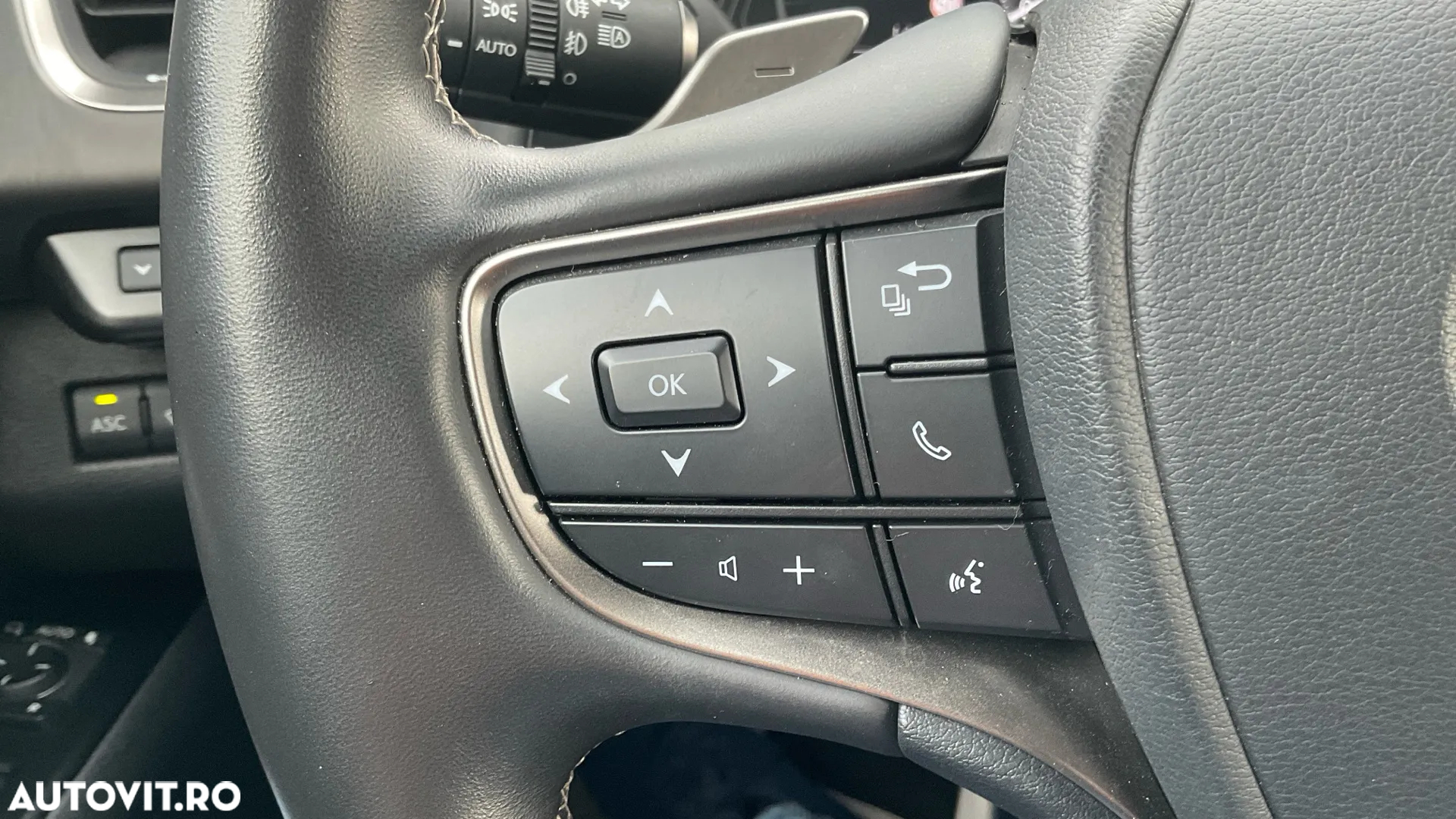 Lexus UX 300e Luxury - 8
