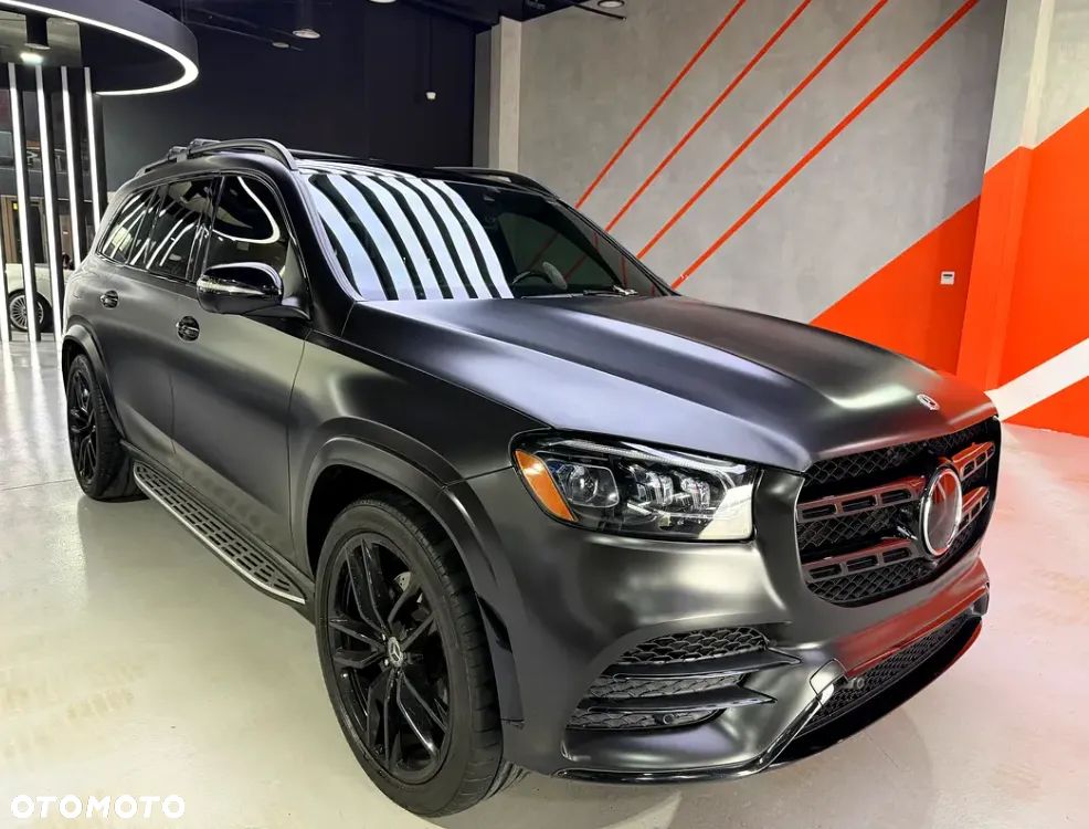 Mercedes-Benz GLS - 1