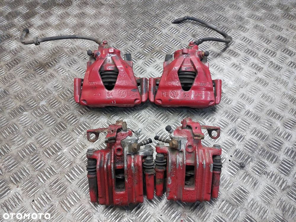 ZACISK HAMULCOWY LEWY TYŁ PRAWY TYŁ + LEWY PRZÓD PRAWY PRZÓD BORA I 2.3 V5 - 1