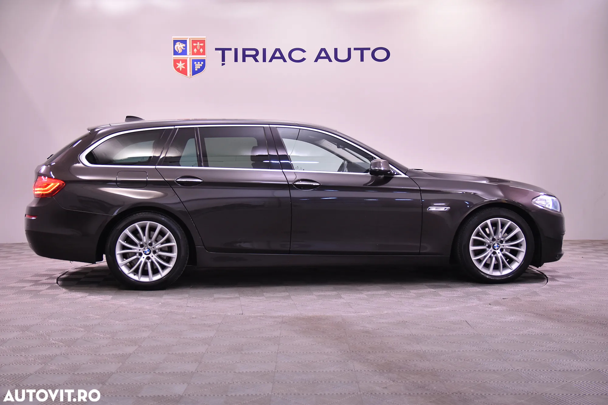 BMW Seria 5 520i Touring Aut. - 6