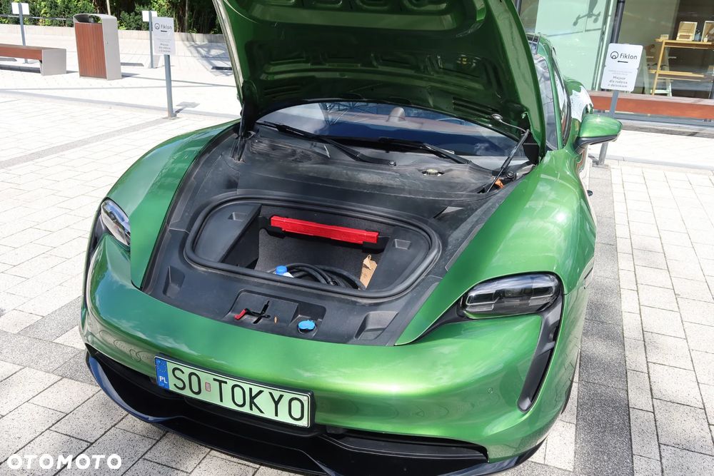 Porsche Taycan - 12
