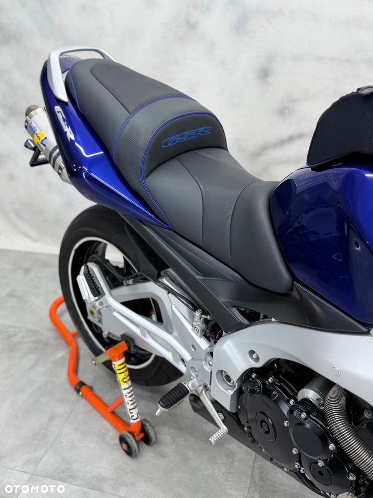 Suzuki GSR - 17