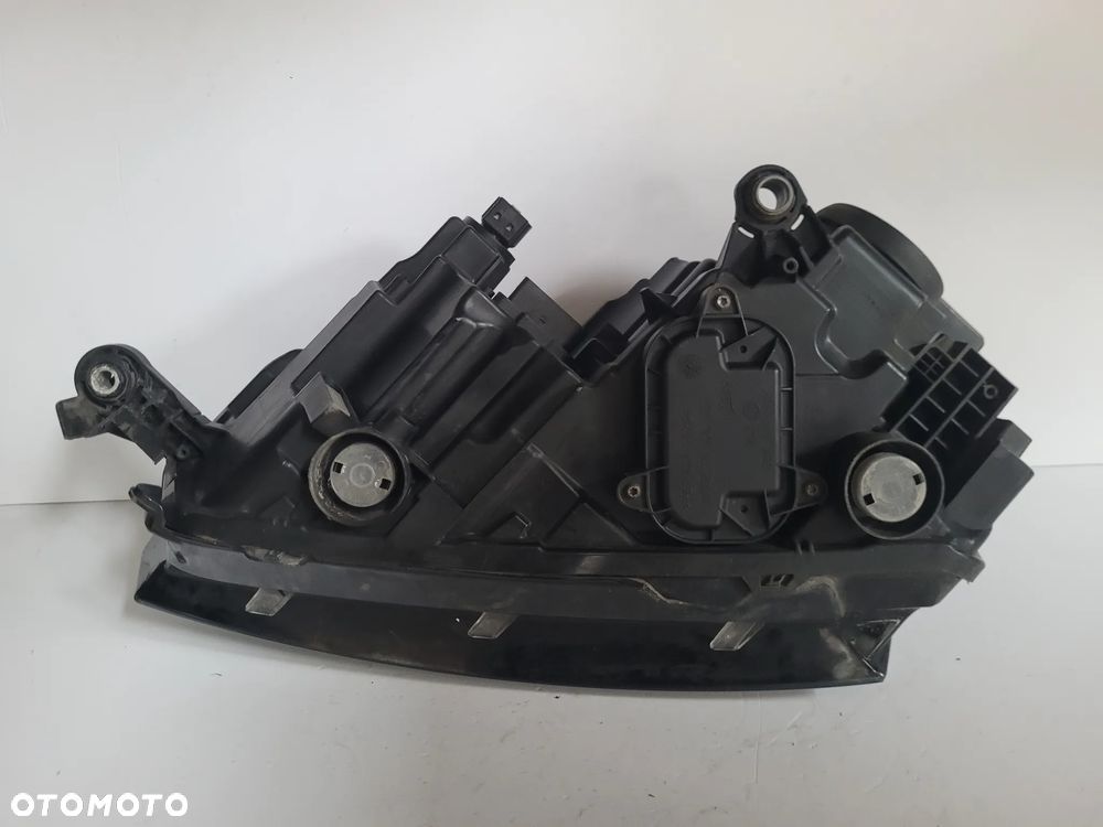 Skoda Scala lampa przód prawa led - 8