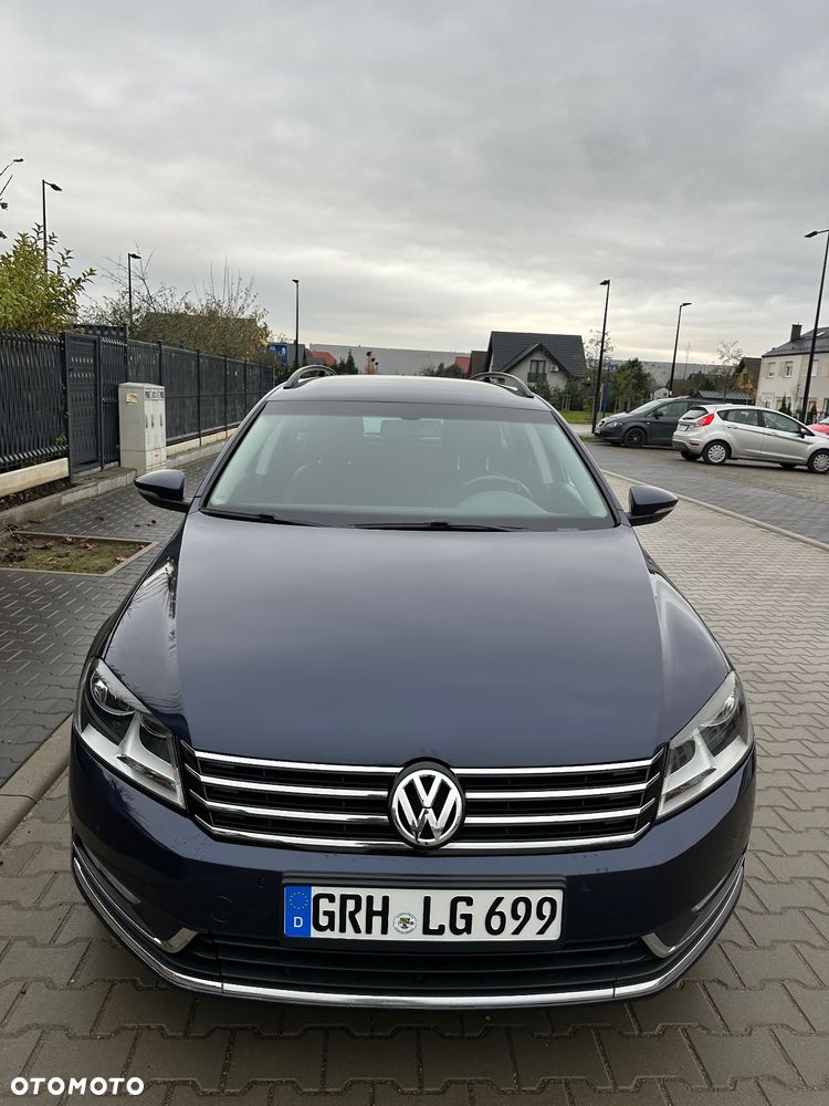 Volkswagen Passat - 1