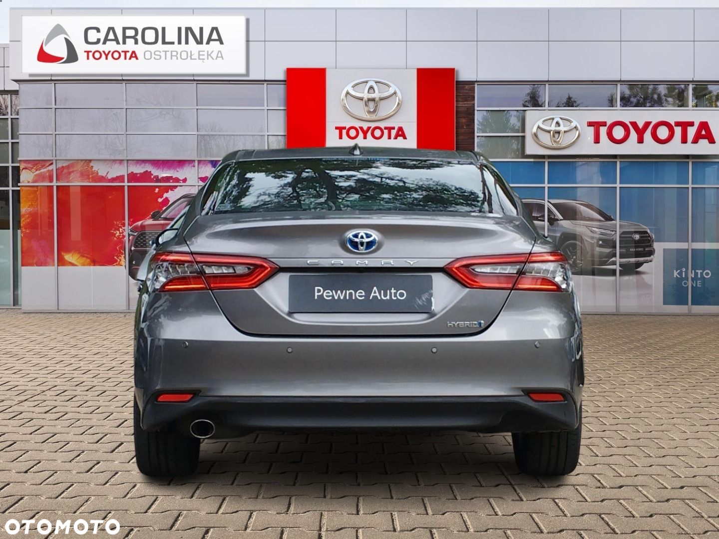 Toyota Camry - 4