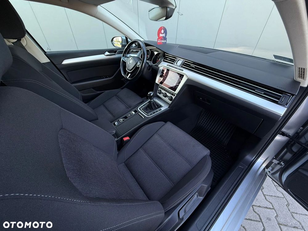 Volkswagen Passat 2.0 TDI BMT Comfortline - 29