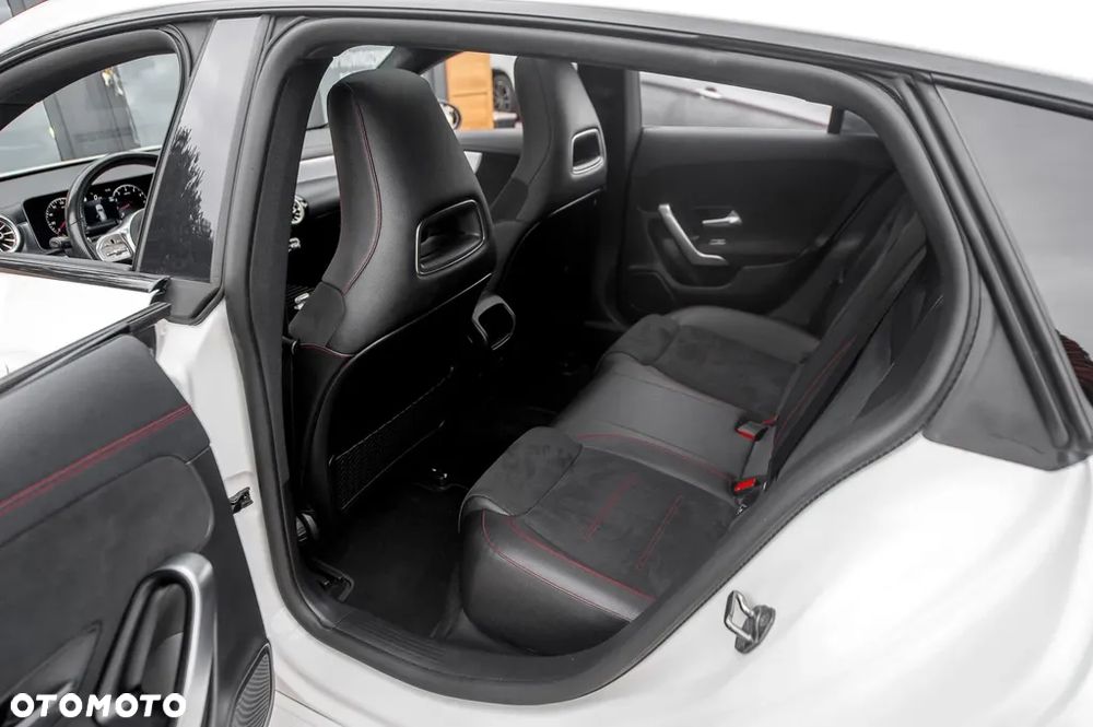 Mercedes-Benz CLA 220 Shooting Brake 7G-DCT AMG Line - 18