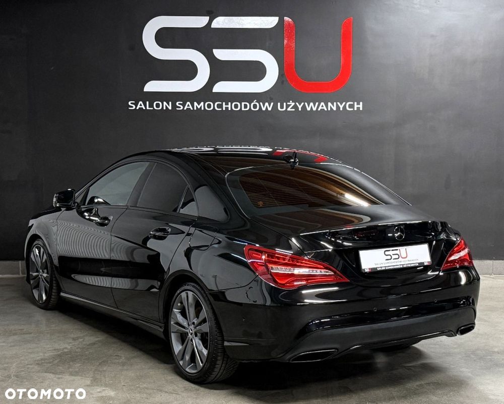 Mercedes-Benz CLA 200 7G-DCT Urban - 13