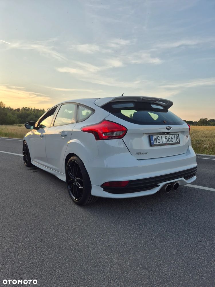 Ford Focus 2.0 EcoBoost ST - 9