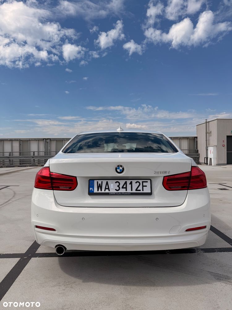 BMW Seria 3 318i - 4
