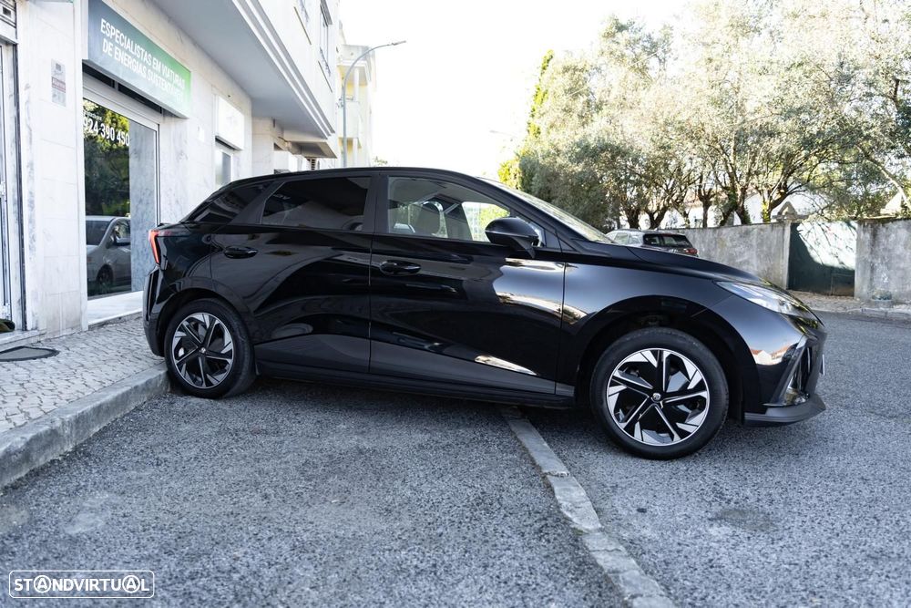 MG MG4 64 kWh Luxury - 10