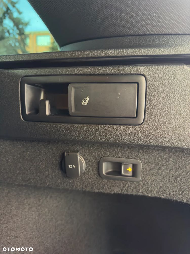Volkswagen Passat 1.6 TDI SCR DSG Conceptline - 34