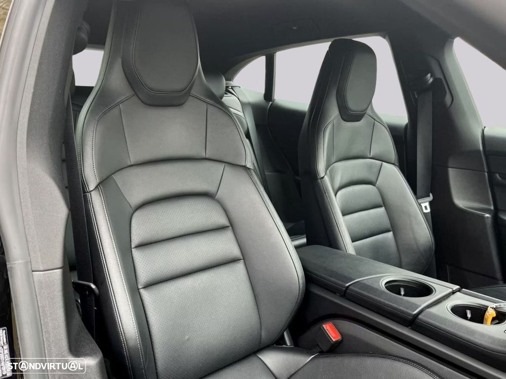 Porsche Taycan Cross Turismo - 12