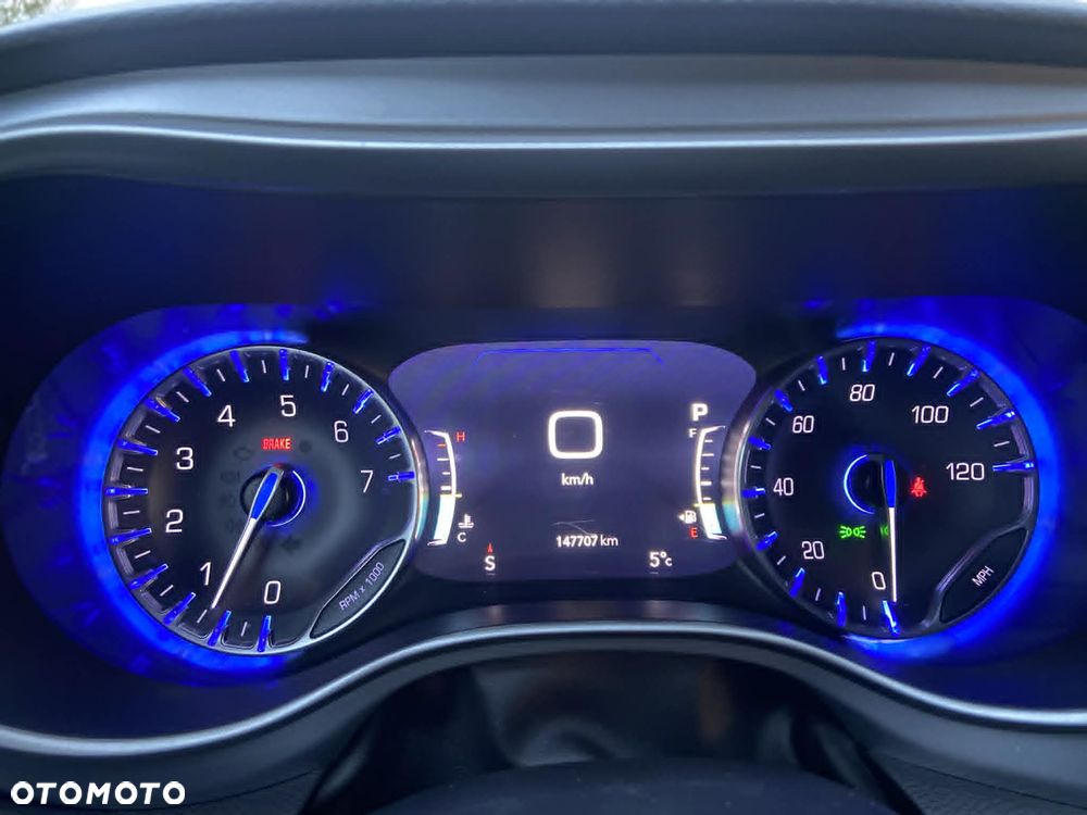 Chrysler Pacifica - 11
