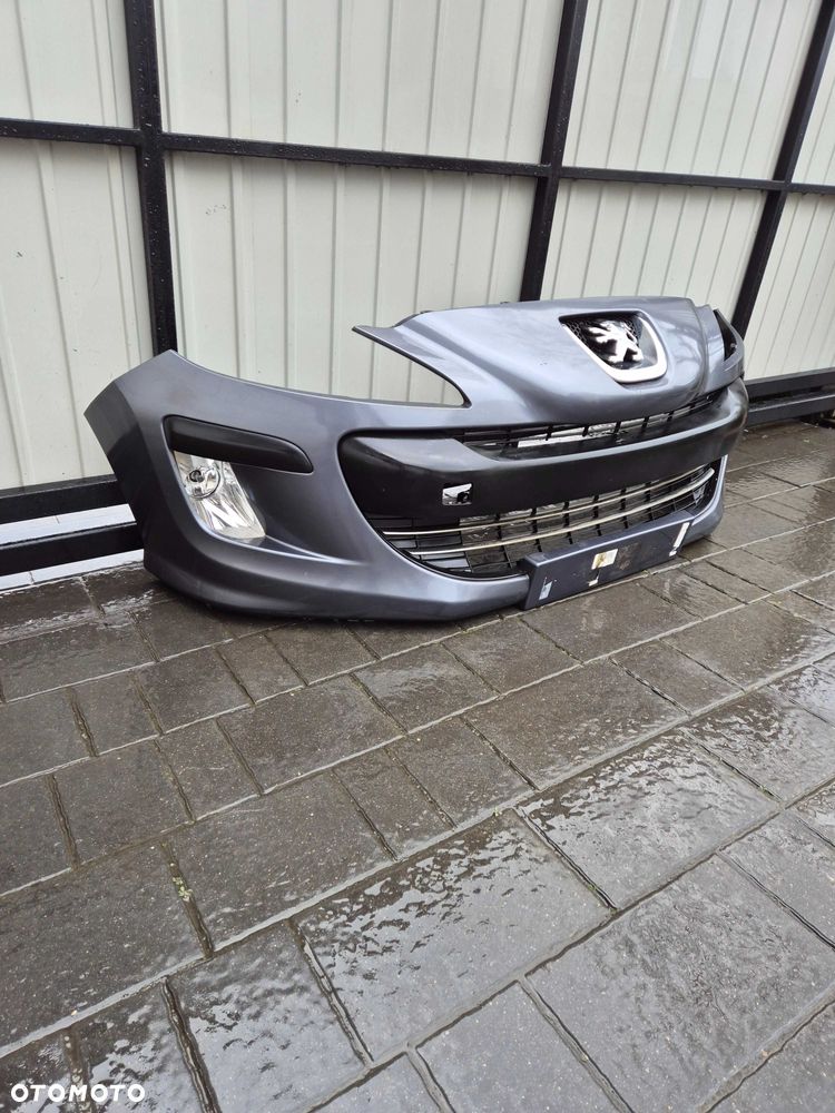 Zderzak przód przedni Peugeot 308 rok 10 kod lak KTHC - 2