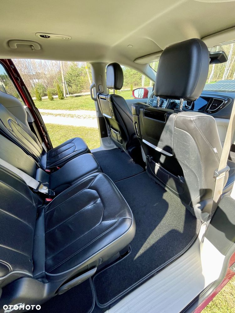 Chrysler Pacifica - 11