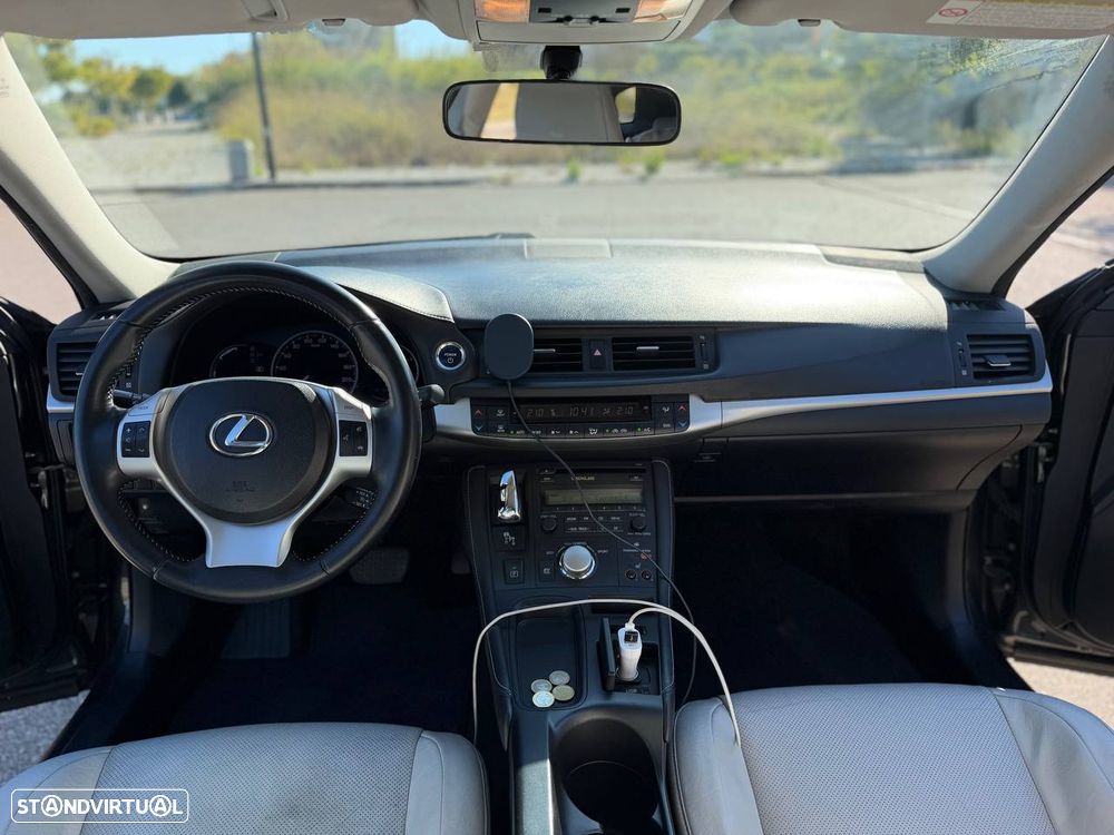 Lexus CT 200h - 11