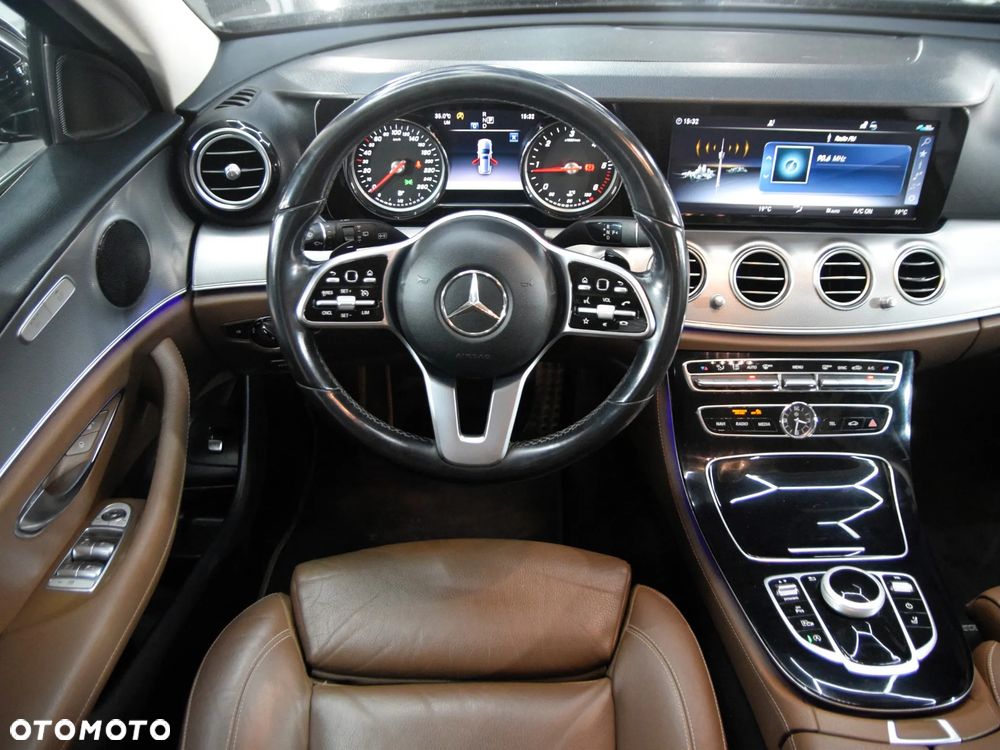 Mercedes-Benz Klasa E 220 d 9G-TRONIC - 17