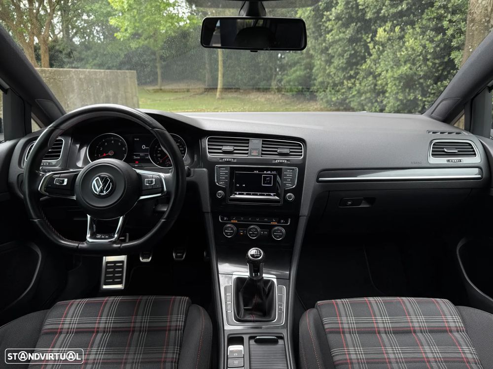 VW Golf GTI BlueMotion - 13