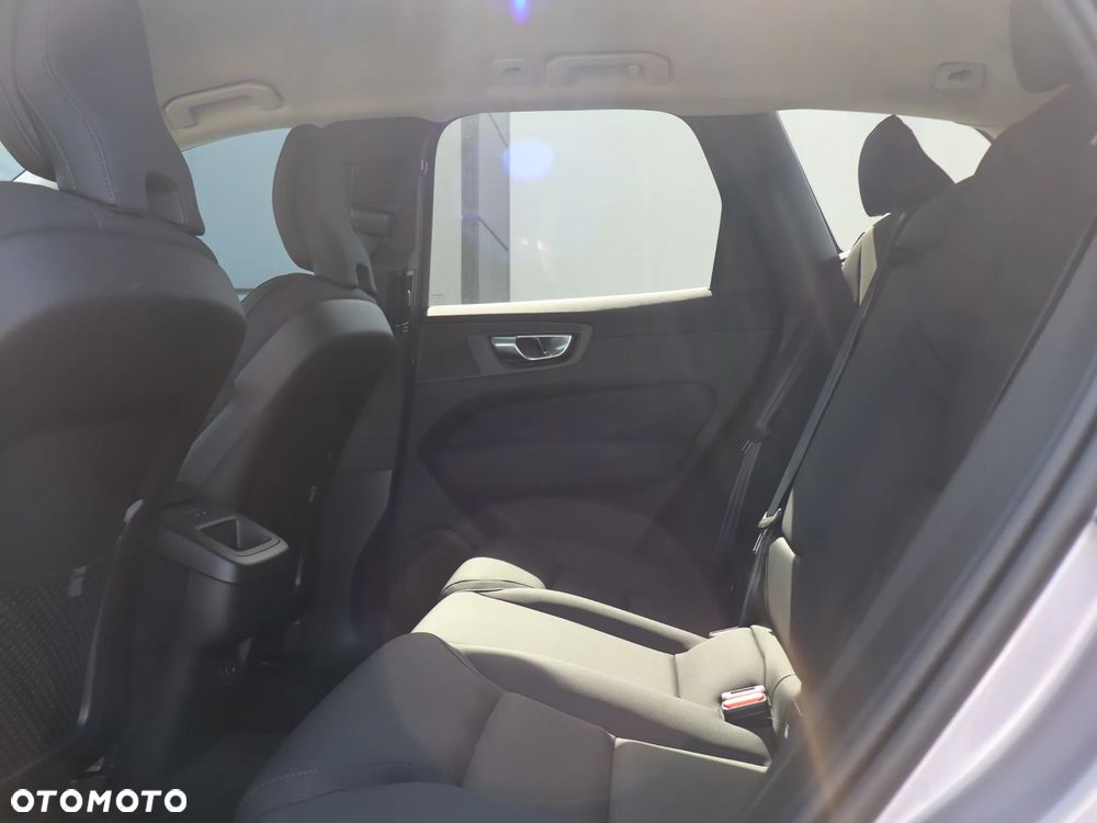 Volvo XC 60 B5 B AWD Plus Dark - 16