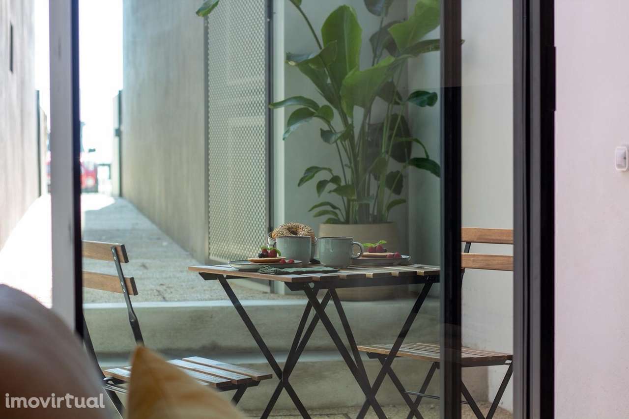 T0+2 de Luxo mobilado e totalmente equipado c/ pátio na Foz do Douro - Grande imagem: 2/25