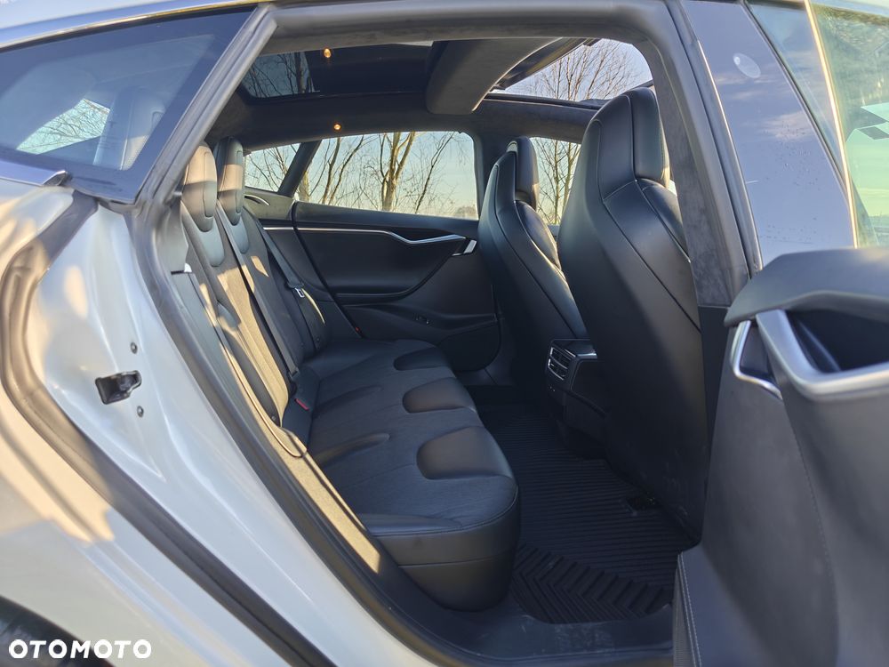 Tesla Model S Long Range Plus - 12