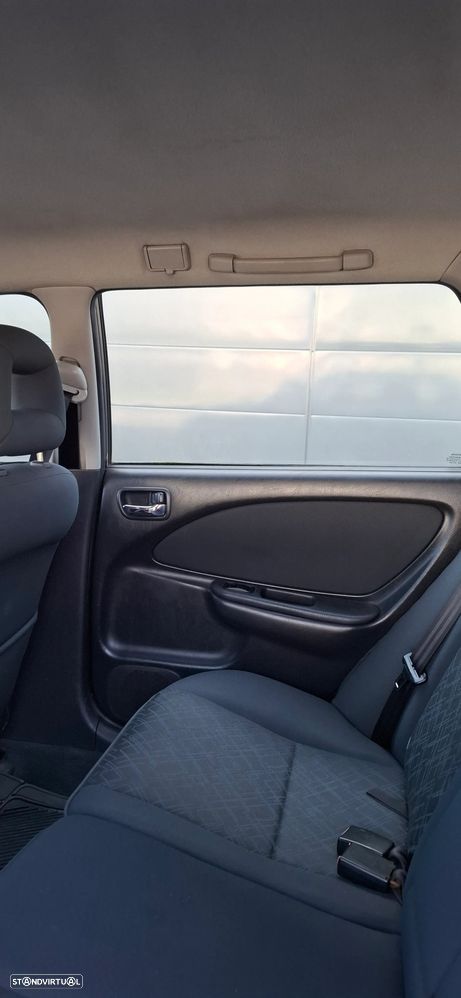 Toyota Avensis SW 2.0 D4D Terra - 11