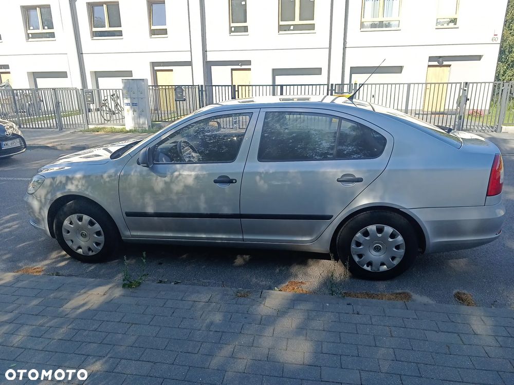 Skoda Octavia 1.6 Ambiente - 2