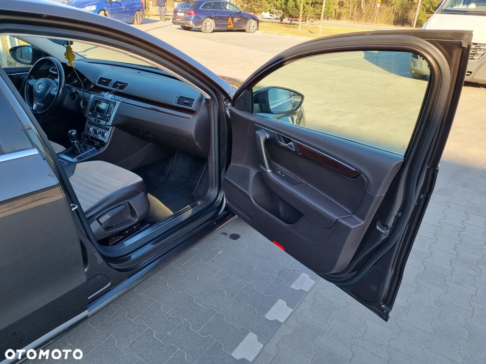 Volkswagen Passat 2.0 TDI Highline - 18