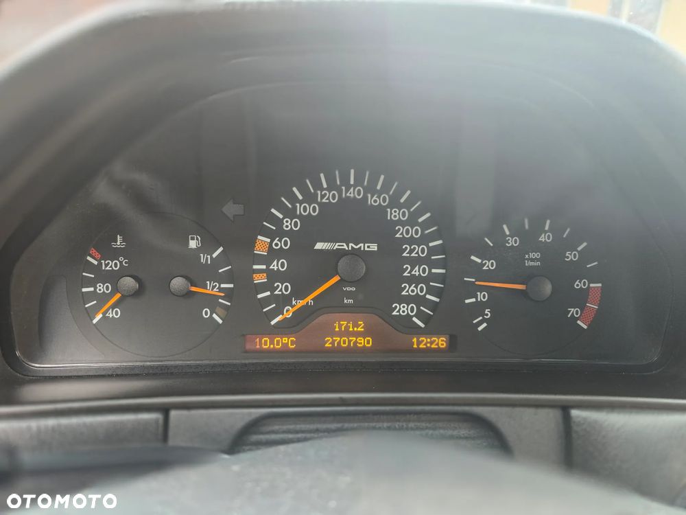 Mercedes-Benz Klasa E - 28