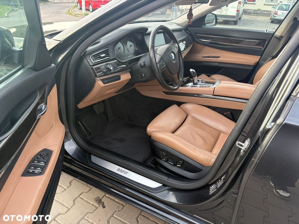 BMW Seria 7 750i L - 10