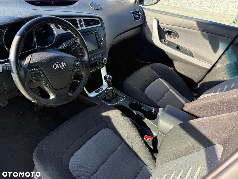 Kia Ceed - 8