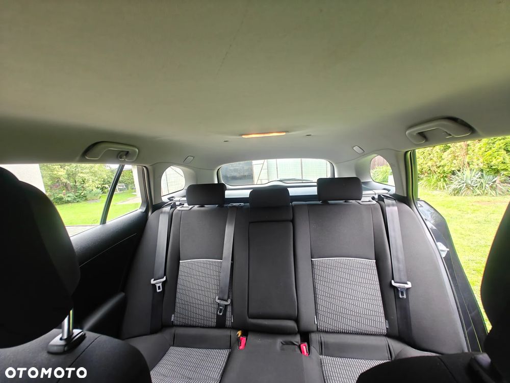 Toyota Avensis 2.0 D-4D Active - 10