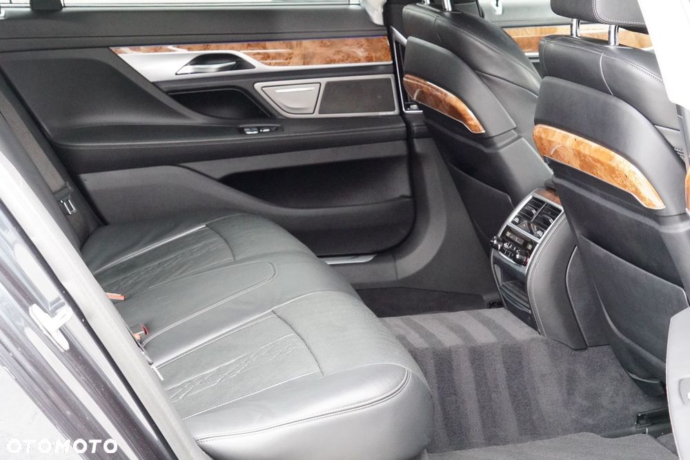 BMW Seria 7 750Li xDrive - 35