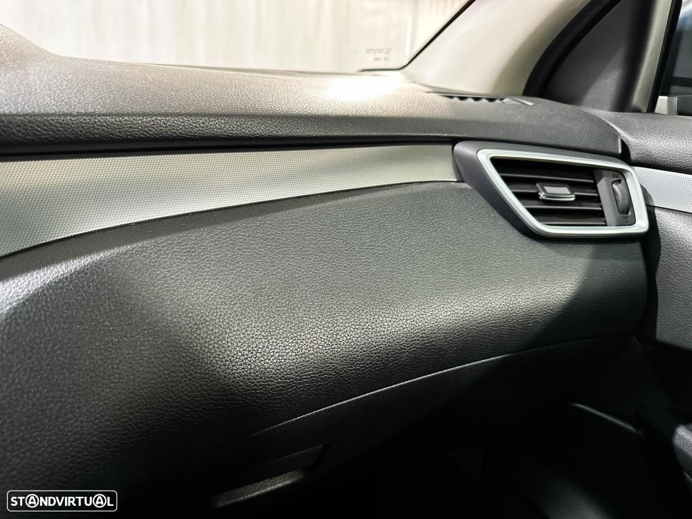 Nissan Qashqai 1.3 DIG-T MHEV Premiere Edition - 30