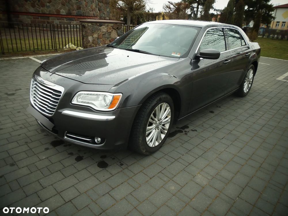 Chrysler 300 2013 photo 2
