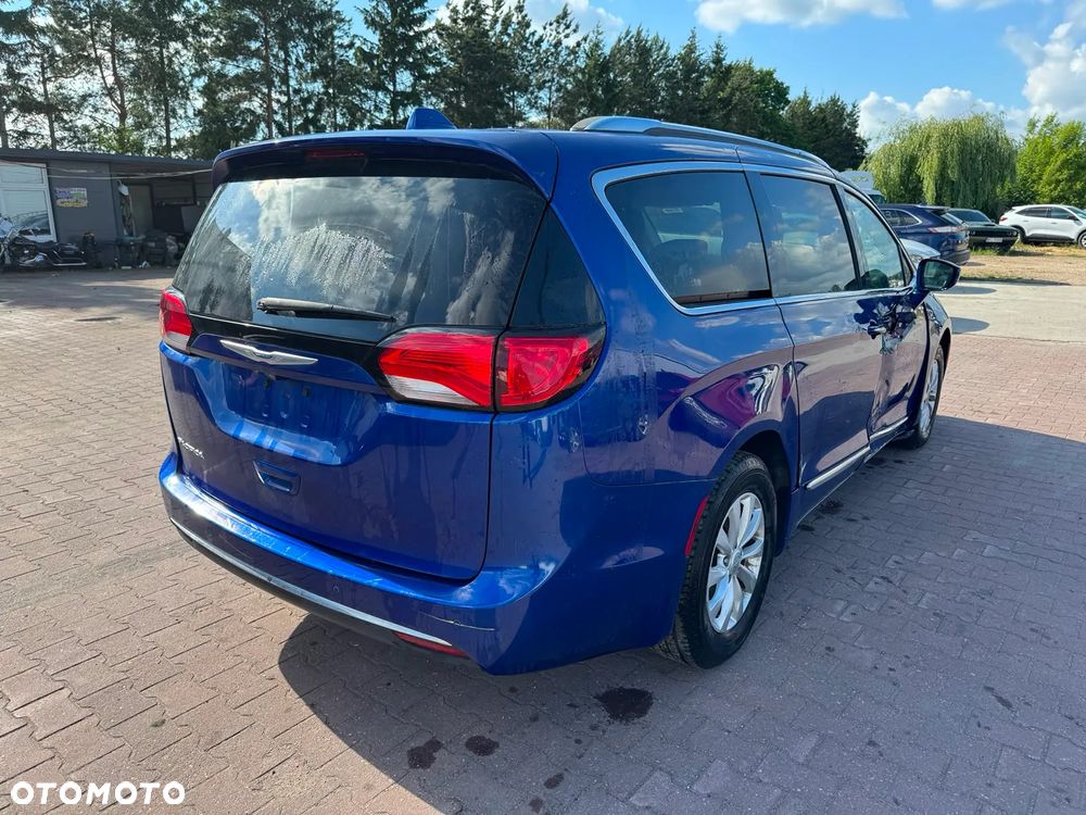 Chrysler Pacifica - 5