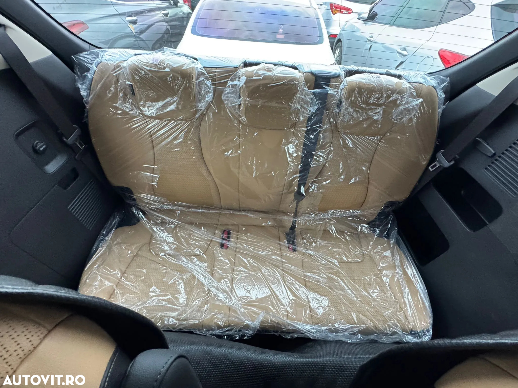 Kia Carnival - 17
